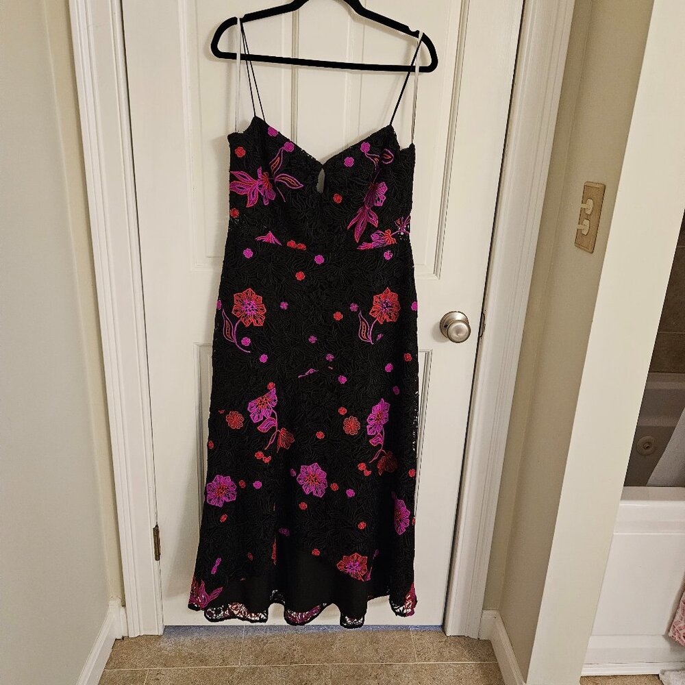 ML Monique Lhuillier